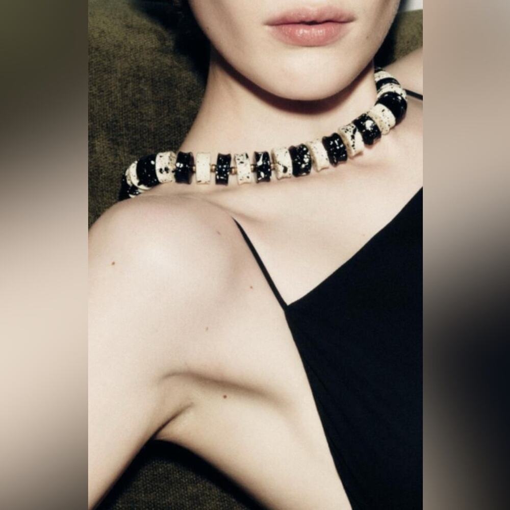 NWT- Zara - contrasting beaded necklace